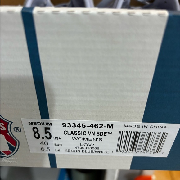 Brand new sneakers - Picture 1 of 2